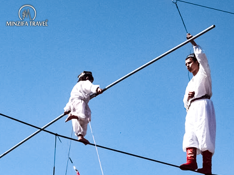 Presentation of the rope-walkers - darbozov. Traditions of Uzbekistan.