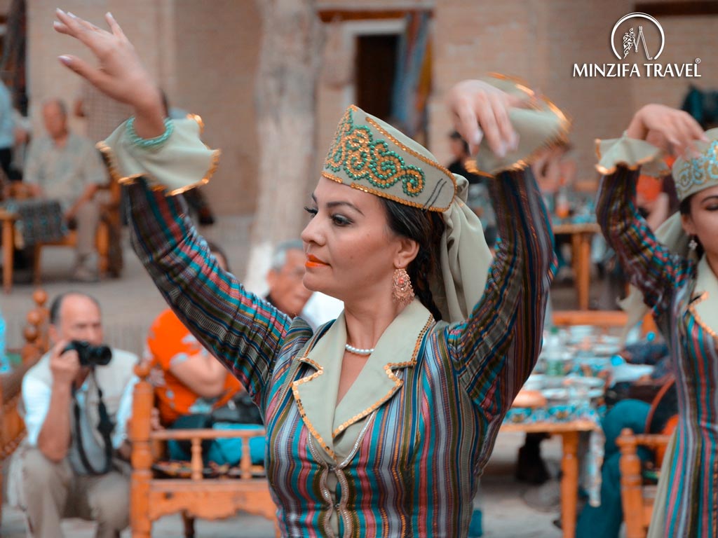 Folklore show at Nadir Diwan-Begi Madrasah